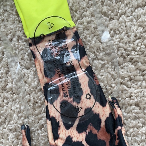 Bikini - Picture 4 of 10